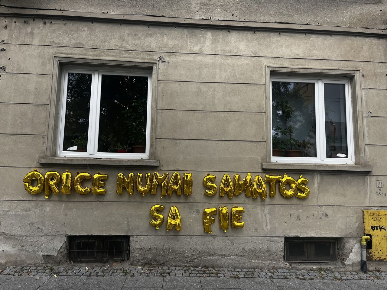 https://www.yuppicamp.ro/Mesaje de sensibilizare și conștientizare au fost afișate în Centrul Clujului de către Yuppi Camp pentru a atrage atenția asupra provocărilor tinerilor cu boli cronice