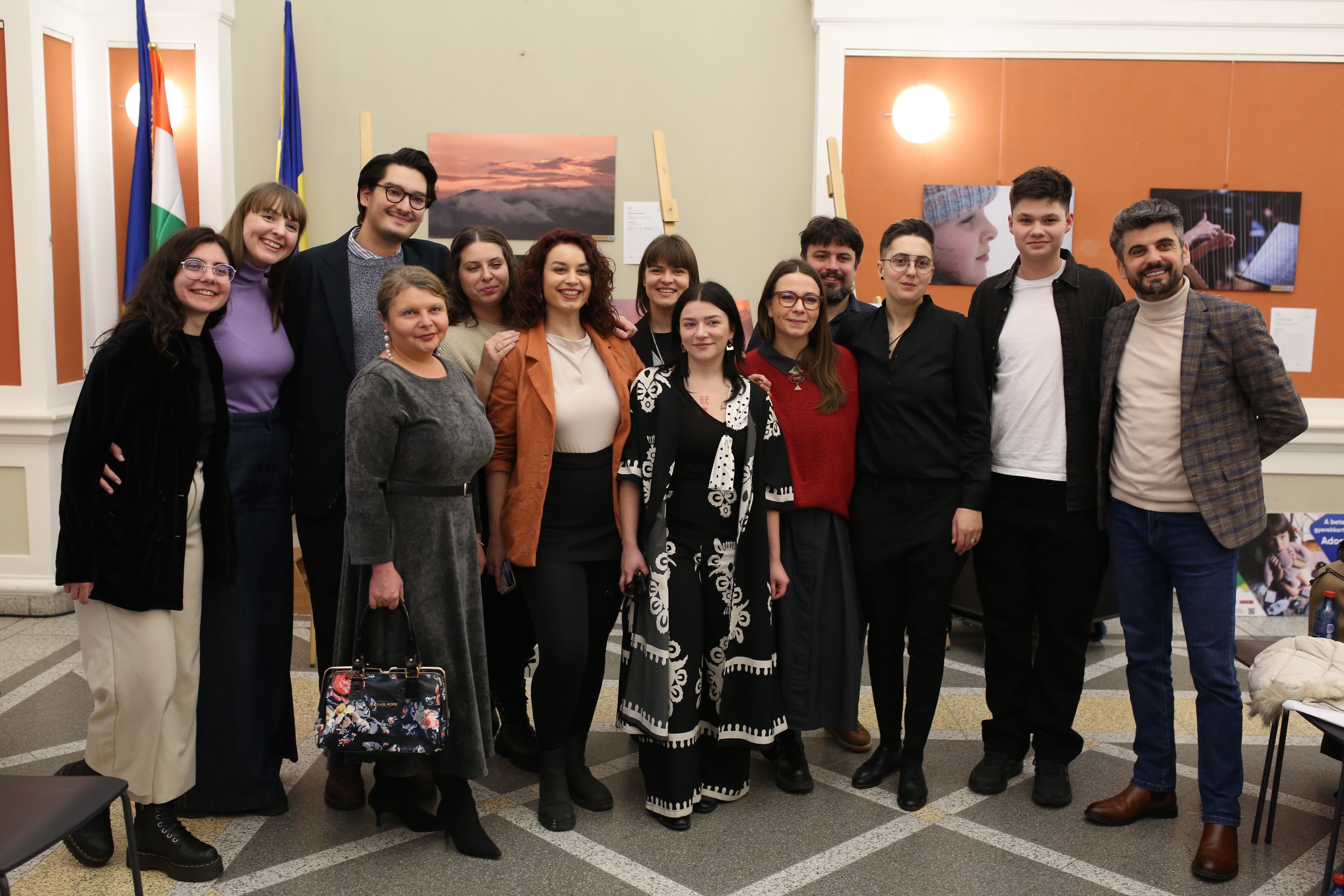 https://www.yuppicamp.ro/Expoziția caritabilă de fotografie a artistei Pop Carmen a fost deschisă la Cluj-Napoca
